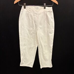 White stretch Capri Pants by Moda International. Side zip. size 4